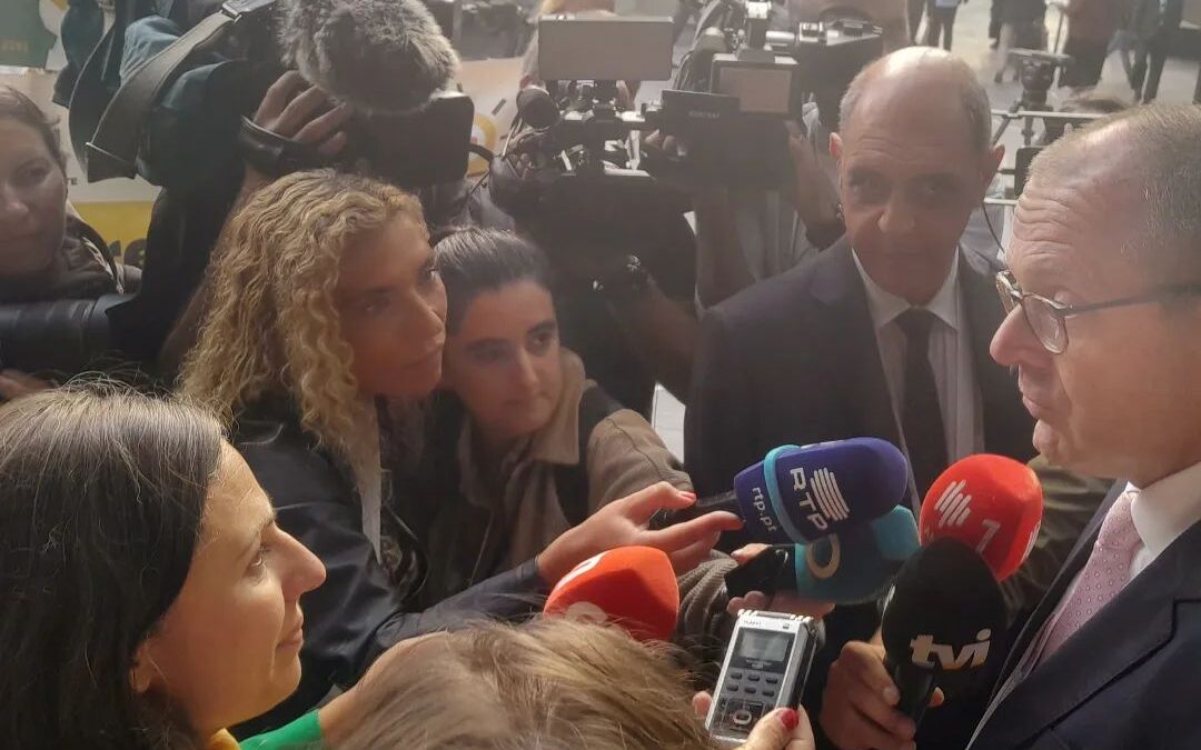 “Flashmob” no Simpósio da OMS entrega carta ao diretor regional para a Europa